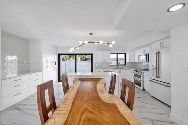 Dining room, Interior, Kitchen, Marble, Recessed Lighting, Stainless Steel Appliances