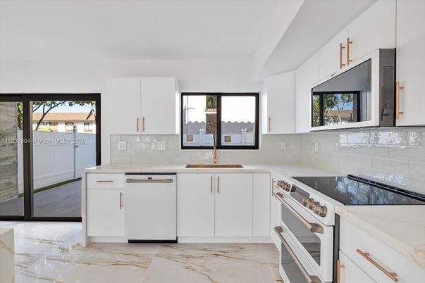 Interior, Kitchen, Marble, Stainless Steel Appliances, Water