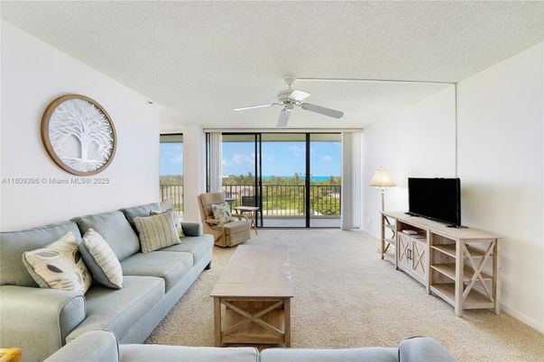 Interior, Living room, Water