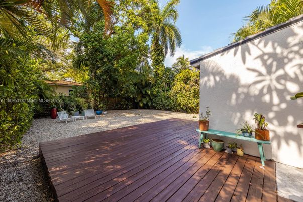 Backyard, Exterior