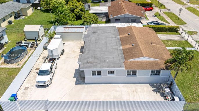 Exterior, Drone