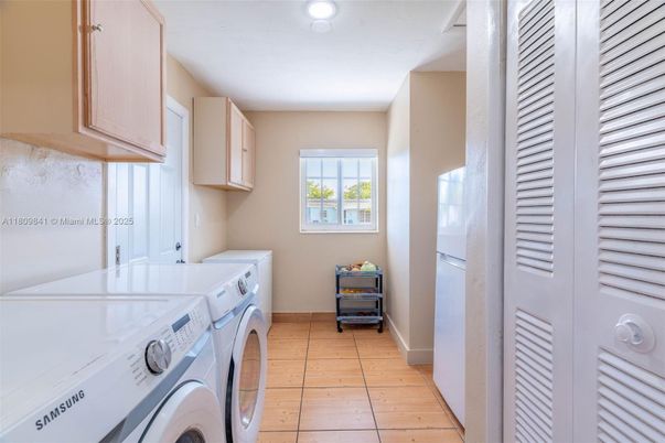 Interior, Recessed Lighting, Utility Closets, Washer, Wood Texture Flooring