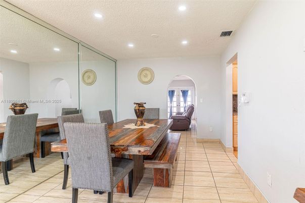 Dining room, Interior, Recessed Lighting