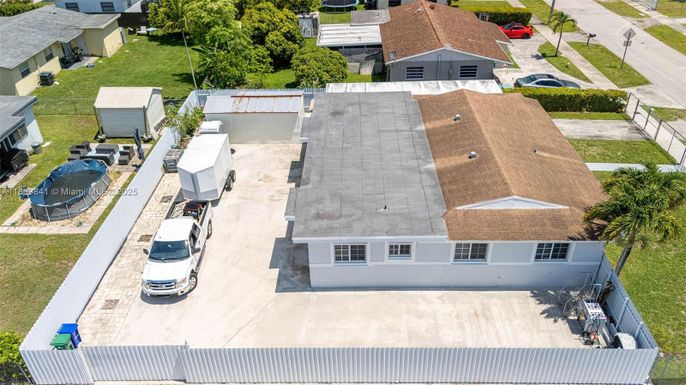 Exterior, Drone