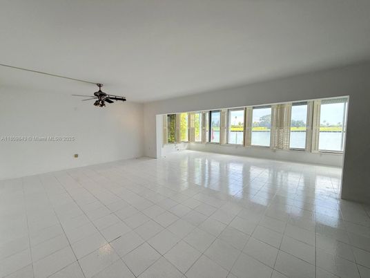 Empty room, Interior, Water
