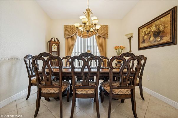 Chandelier, Dining room, Interior