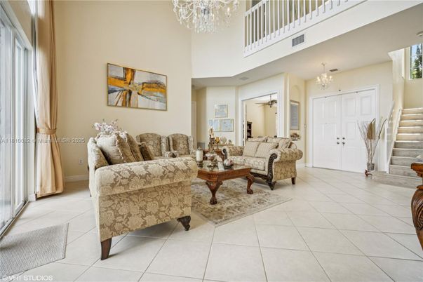 Chandelier, Interior, Living room