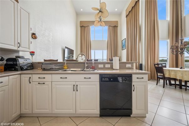 Dining room, Interior, Kitchen, Pendant Lights, Recessed Lighting