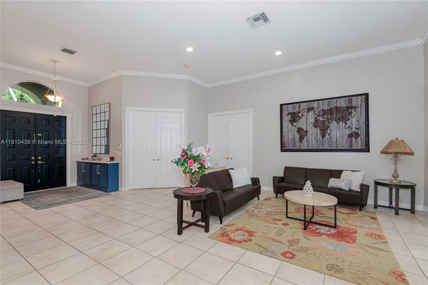 Interior, Living room, Pendant Lights, Recessed Lighting
