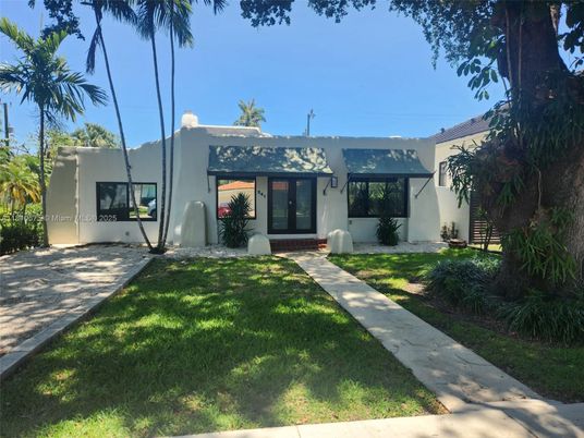 Backyard, Exterior, Facade, Modern