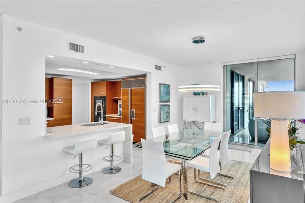 Dining room, Interior, Kitchen, Pendant Lights, Recessed Lighting, Stainless Steel Appliances