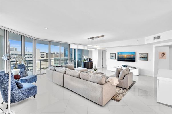 Interior, Living room, Pendant Lights, Recessed Lighting, Water