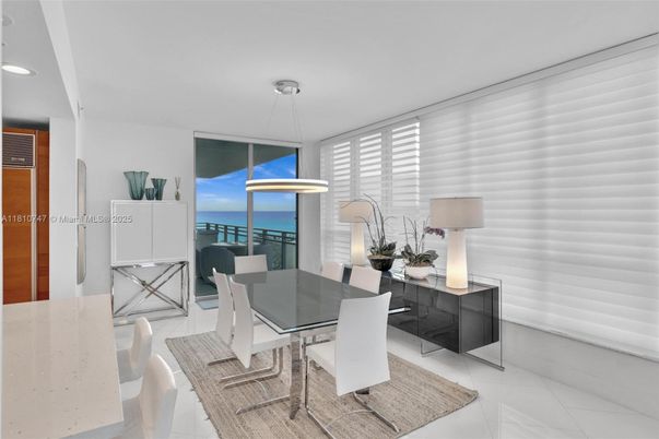 Dining room, Interior, Pendant Lights, Recessed Lighting, Water