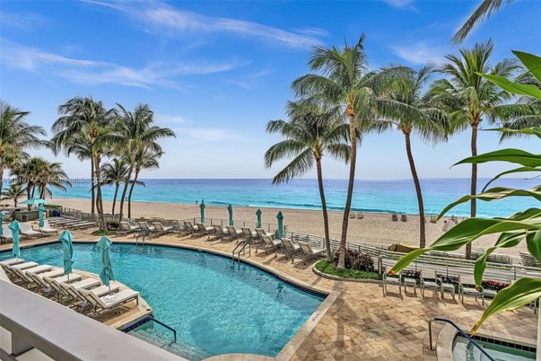 Exterior, Pool, Water