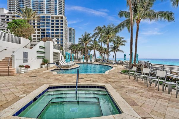 Exterior, Pool, Water