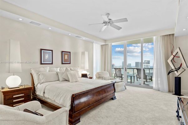 Bedroom, Interior, Recessed Lighting, Water