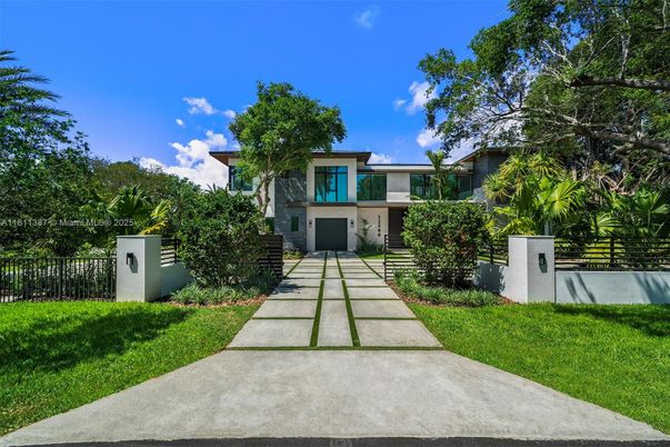 Backyard, Exterior, Facade, Modern