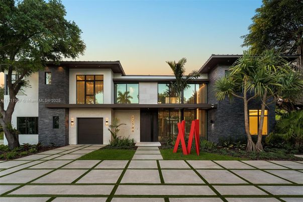 Attached, Backyard, Exterior, Facade, Modern