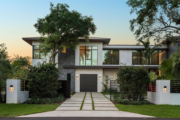 Attached, Exterior, Facade, Modern