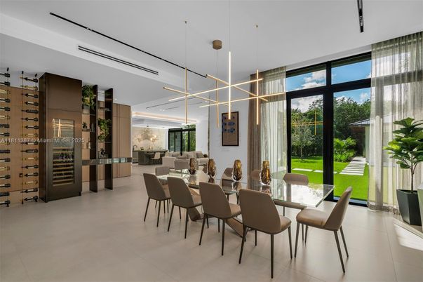 Dining room, Interior, Pendant Lights, Recessed Lighting
