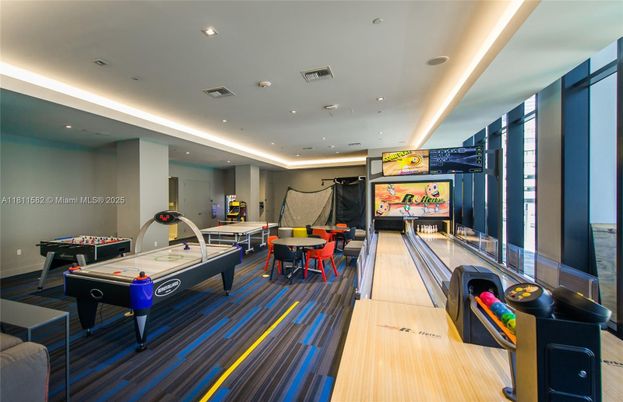 Game Room, Interior, Recessed Lighting