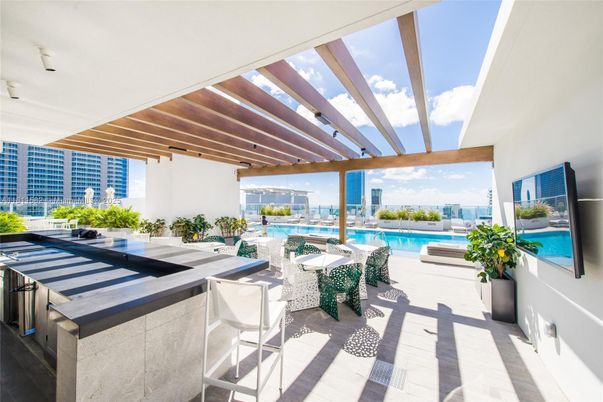 Exterior, Pool, Water
