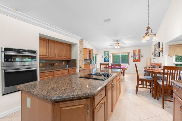 Dining room, Interior, Kitchen, Pendant Lights, Stainless Steel Appliances