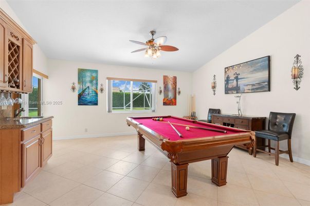 Billiard Table, Game Room, Interior
