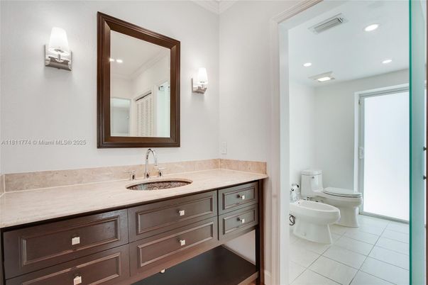 Bathroom, Interior, Recessed Lighting
