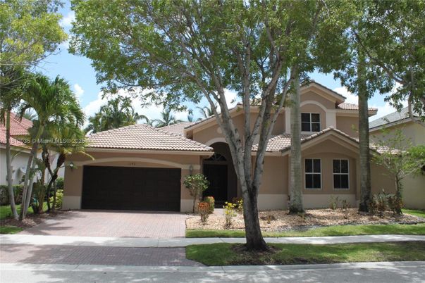 Attached, Exterior, Facade, Mediterranean