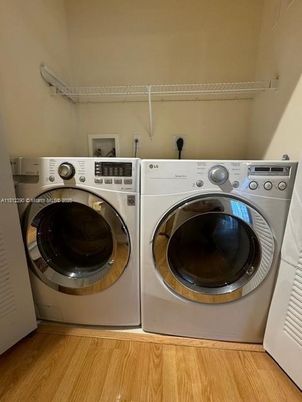 Interior, Utility Closets, Washer, Wood Texture Flooring