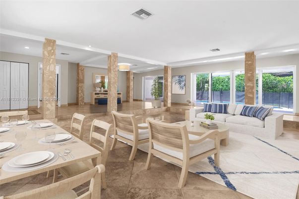 Dining room, Interior, Living room, Pendant Lights, Recessed Lighting