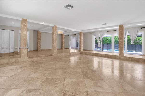 Empty room, Interior, Recessed Lighting