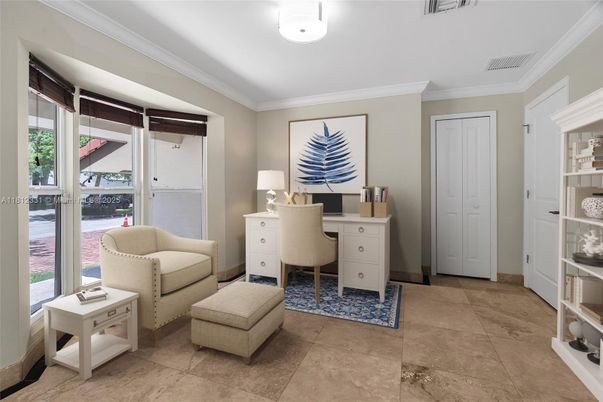 Home Office, Interior