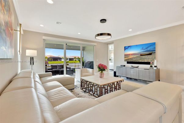 Interior, Living room, Pendant Lights, Recessed Lighting