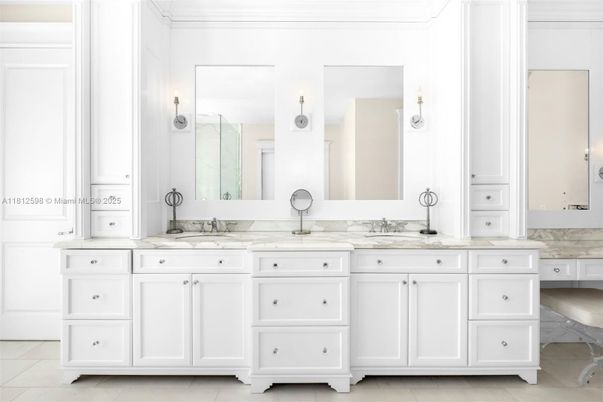 Bathroom, Dual Sink Vanities, Interior