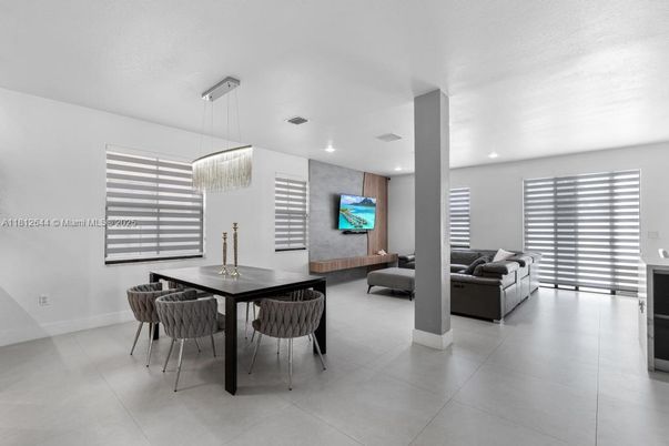 Chandelier, Dining room, Interior, Living room, Recessed Lighting