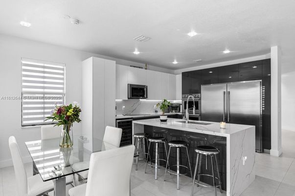 Dining room, Interior, Kitchen, Recessed Lighting, Stainless Steel Appliances