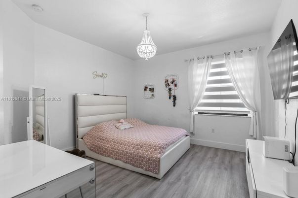 Bedroom, Interior, Pendant Lights, Wood Texture Flooring