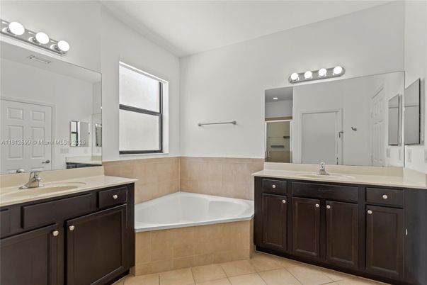 Bathroom, Dual Sink Vanities, Interior