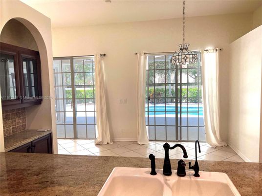 Bathroom, Interior, Pendant Lights, Water