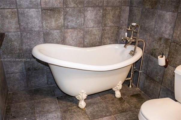Bathroom, Free Standing Baths, Interior