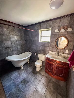 Bathroom, Dual Sink Vanities, Free Standing Baths, Interior, Recessed Lighting