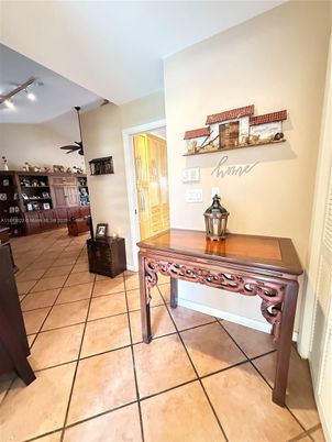 Game Room, Interior
