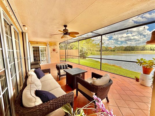Interior, Living room, Sun Room, Water