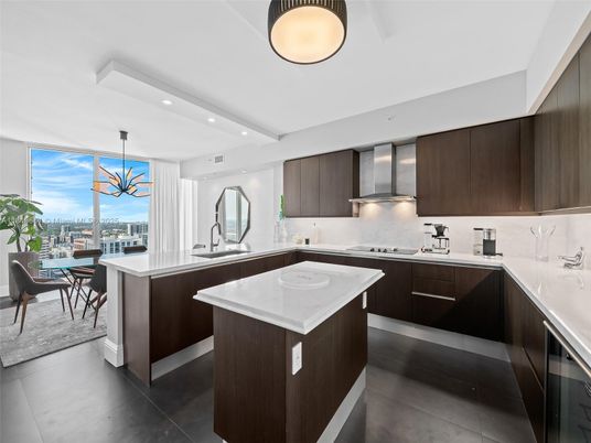 Dining room, Interior, Kitchen, Pendant Lights, Recessed Lighting, Stainless Steel Appliances, Water