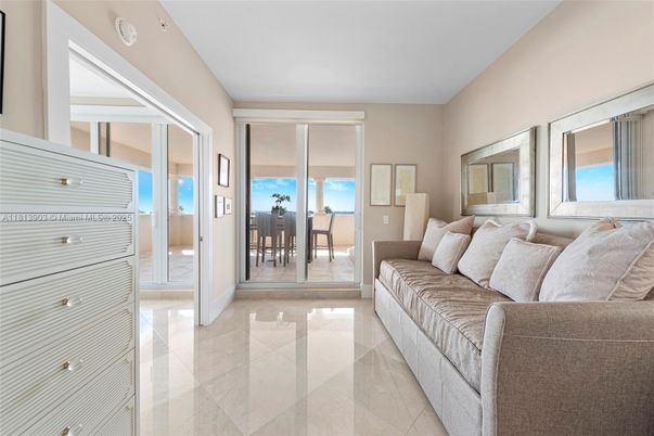 Interior, Living room, Water