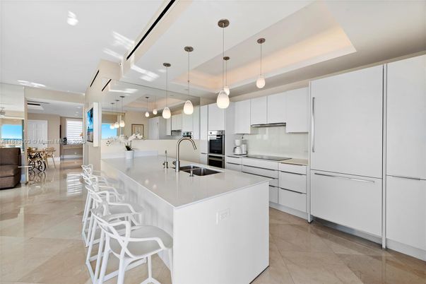 Dining room, Interior, Kitchen, Pendant Lights, Recessed Lighting, Stainless Steel Appliances, Water