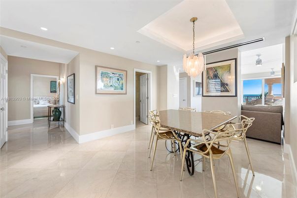 Chandelier, Dining room, Interior, Recessed Lighting, Water
