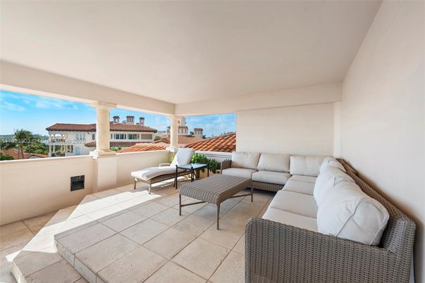 Exterior, Living room, Water